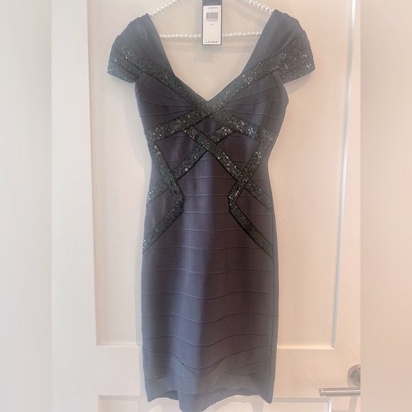 Herve Leger sequence cap sleeve dress - Picture 5 of 11